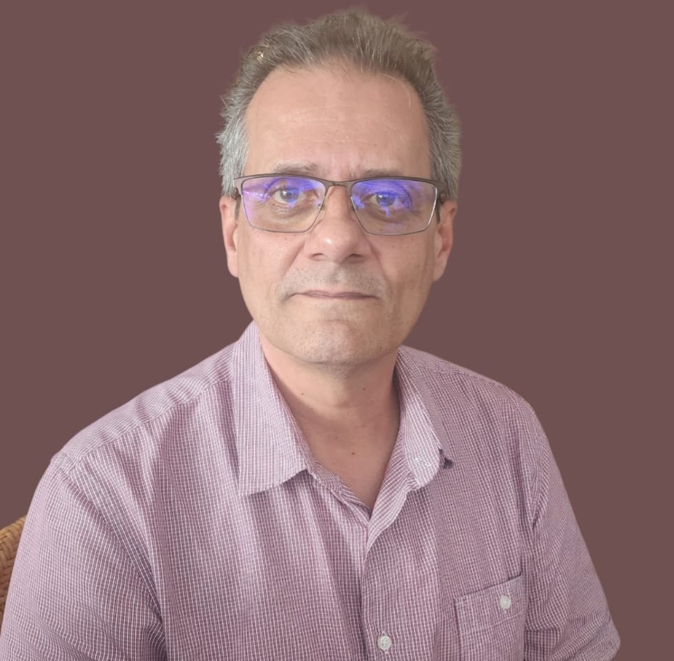 Dr. Marcos Caparbo